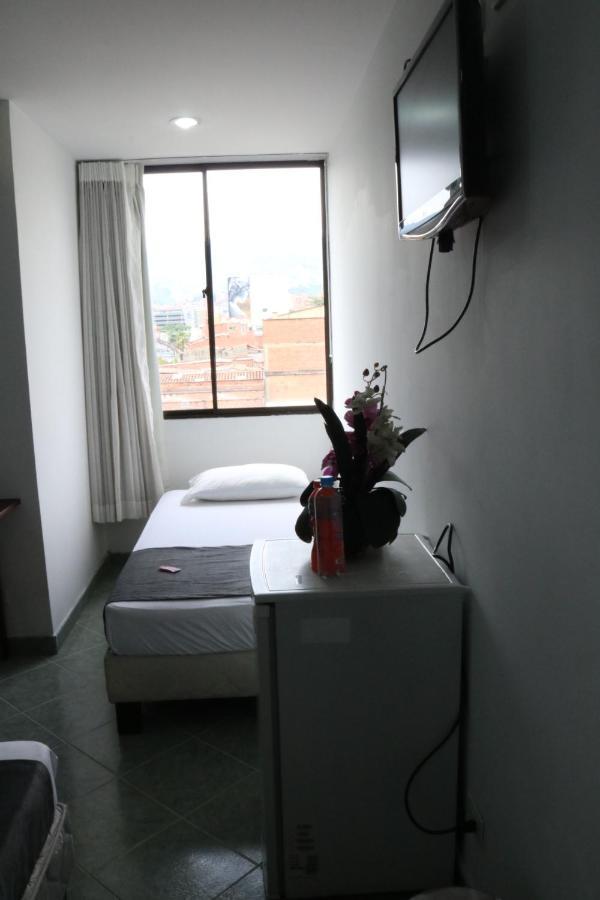 Hotel Medellin 33 Экстерьер фото